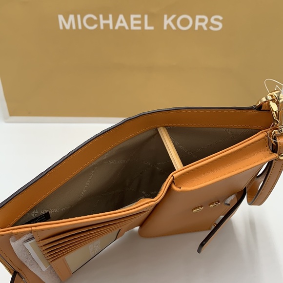 MICHAEL KORS
CIDER MULTI
LG DOUBLE ZIP WRISTLET 
Crocodile Leather Snakeskin - Picture 10 of 14